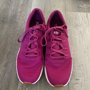 NOBULL Magenta ripstop runner sz 9